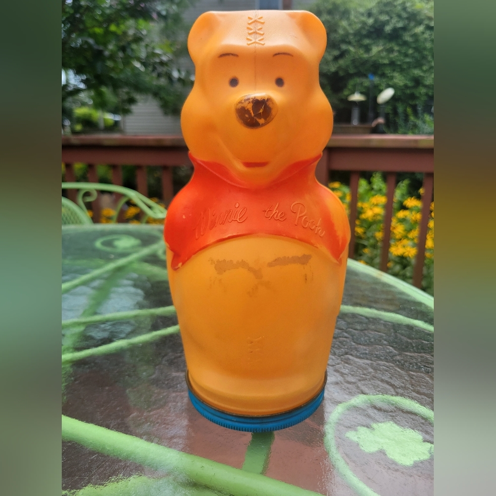 Vintage Winnie The Pooh Puppets Wheat Puffs Cereal Coin Bank Nabisco 1966.